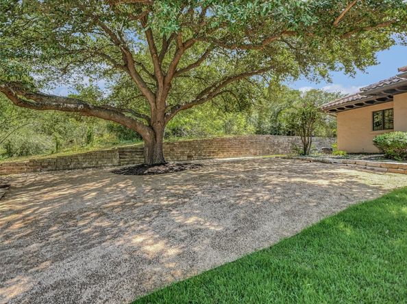 300 Bent Tree CT, West Lake Hills TX 78746