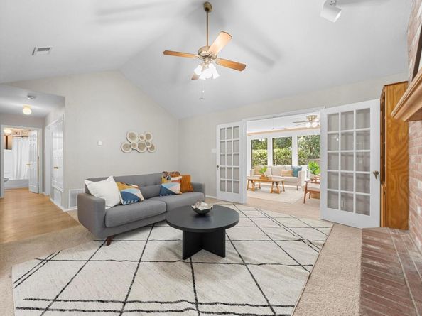433 Maple Run Dr, Round Rock TX 78664