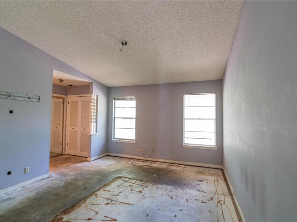 1017 Cripple Creek DR, Austin TX 78758