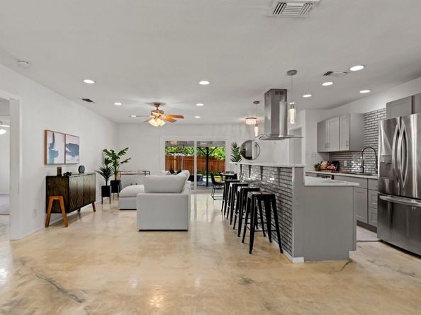 8700 Colonial DR, Austin TX 78758