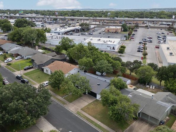 8700 Colonial DR, Austin TX 78758