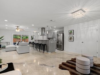 8700 Colonial DR