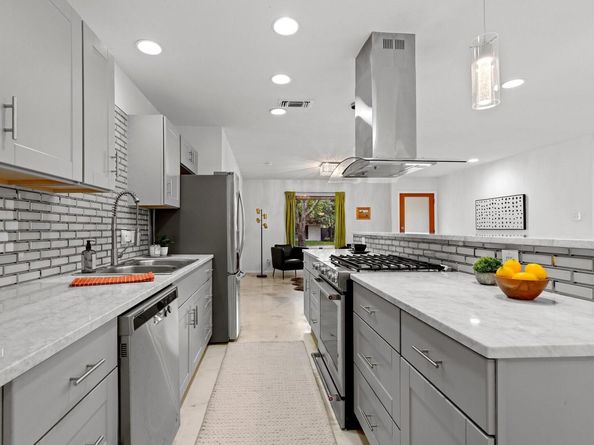 8700 Colonial DR, Austin TX 78758