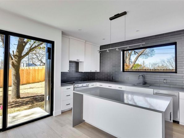 1804 Sylvan DR 2, Austin TX 78741