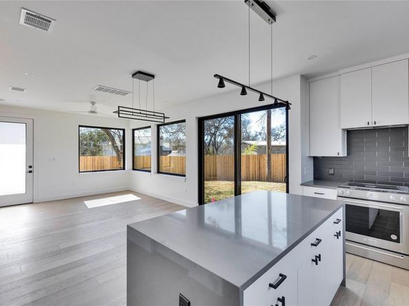 1804 Sylvan DR 2, Austin TX 78741