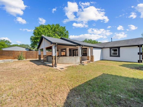 4811 Savorey LN, Austin TX 78744