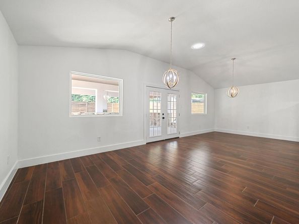 4811 Savorey LN, Austin TX 78744