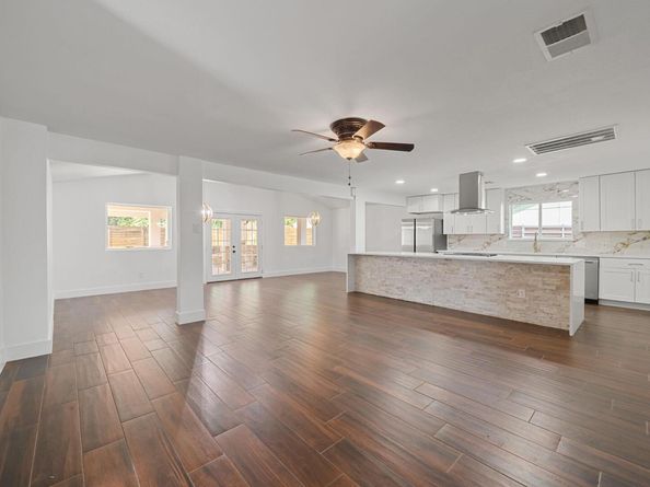 4811 Savorey LN, Austin TX 78744