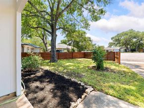 6107 Blarwood DR, Austin TX 78745