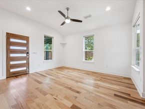1300 Walnut Ave A, Austin TX 78702