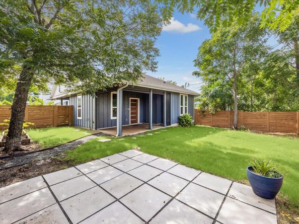 1300 Walnut Ave A, Austin TX 78702