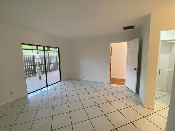 118 Sherwood Circle 8d, Jupiter FL 33458
