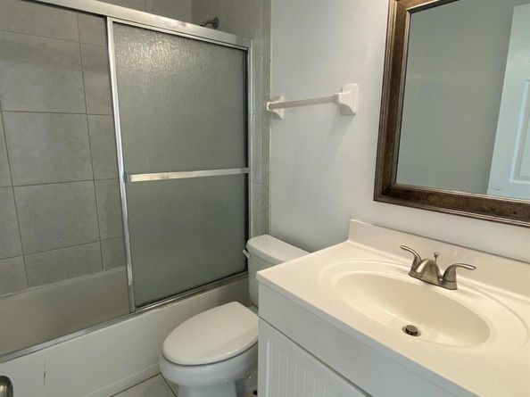 118 Sherwood Circle 8d, Jupiter FL 33458