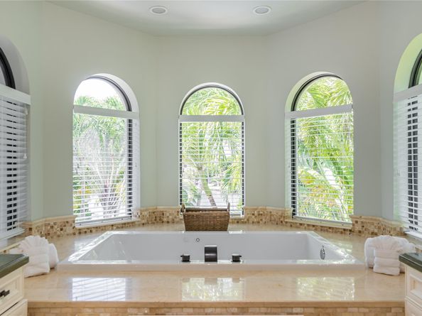 2415 Middle River Dr, Fort Lauderdale FL 33305