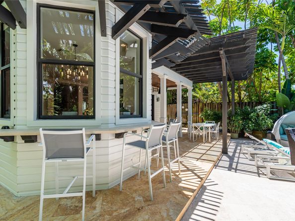 2415 Middle River Dr, Fort Lauderdale FL 33305