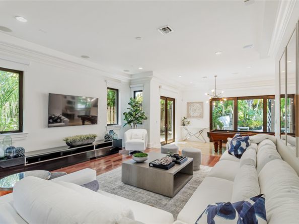 2415 Middle River Dr, Fort Lauderdale FL 33305
