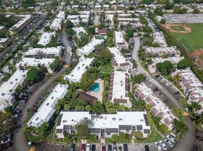 5304 NE 6th Ave F, Oakland Park FL 33334