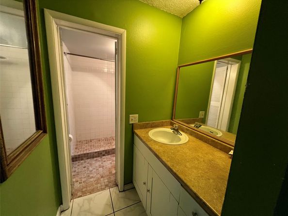 5304 NE 6th Ave F, Oakland Park FL 33334