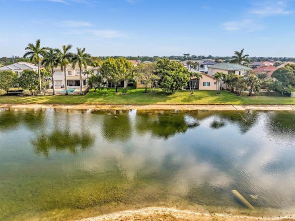136 Catania Way, Royal Palm Beach FL 33411