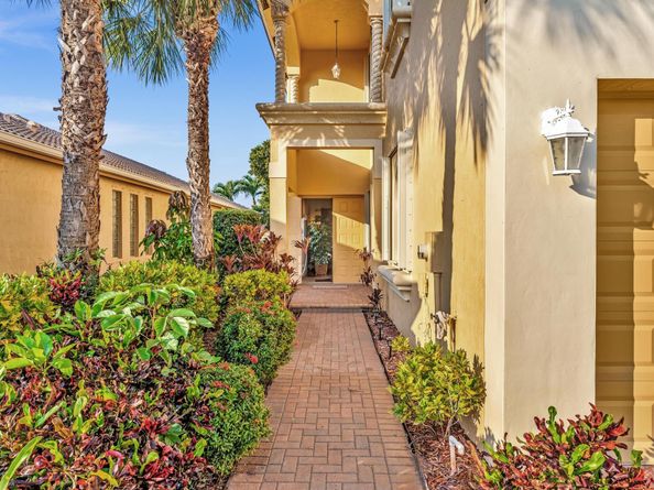 136 Catania Way, Royal Palm Beach FL 33411