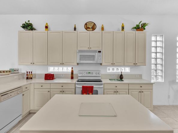 136 Catania Way, Royal Palm Beach FL 33411
