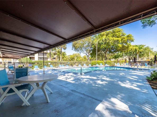 3005 N Oakland Forest Dr 302, Oakland Park FL 33309