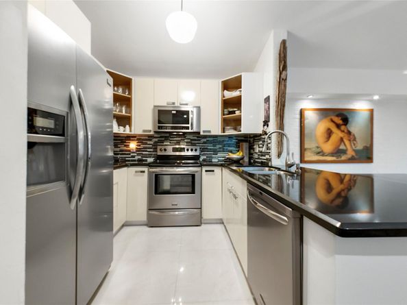 3005 N Oakland Forest Dr 302, Oakland Park FL 33309