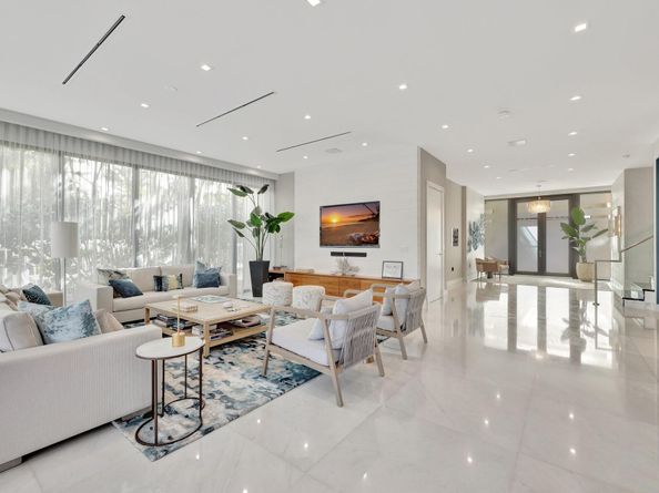 2707 Sea Island Dr, Fort Lauderdale FL 33301