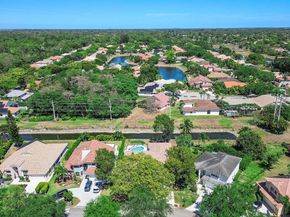 4636 Rothschild Dr, Coral Springs FL 33067