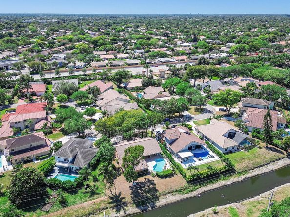 4636 Rothschild Dr, Coral Springs FL 33067