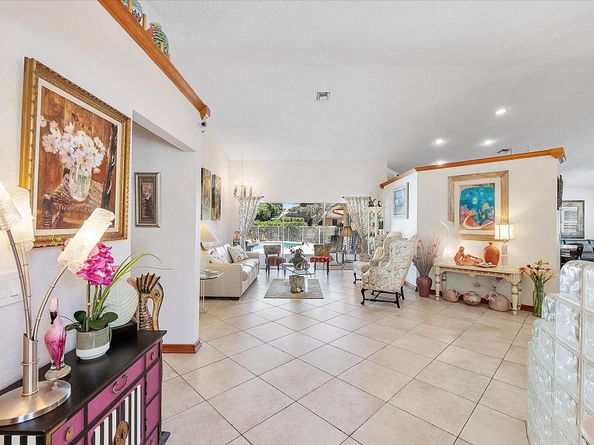 4636 Rothschild Dr, Coral Springs FL 33067