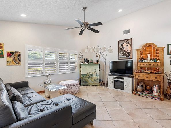 4636 Rothschild Dr, Coral Springs FL 33067