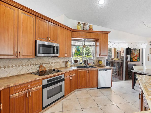 4636 Rothschild Dr, Coral Springs FL 33067