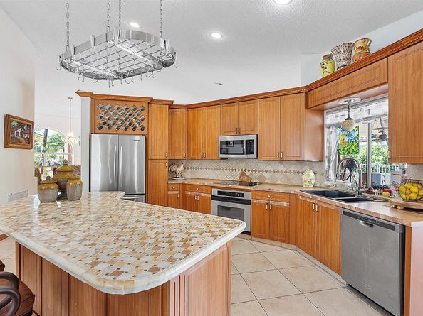 4636 Rothschild Dr, Coral Springs FL 33067