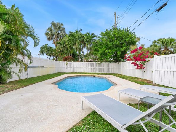 3429 NE 17th Way, Oakland Park FL 33334