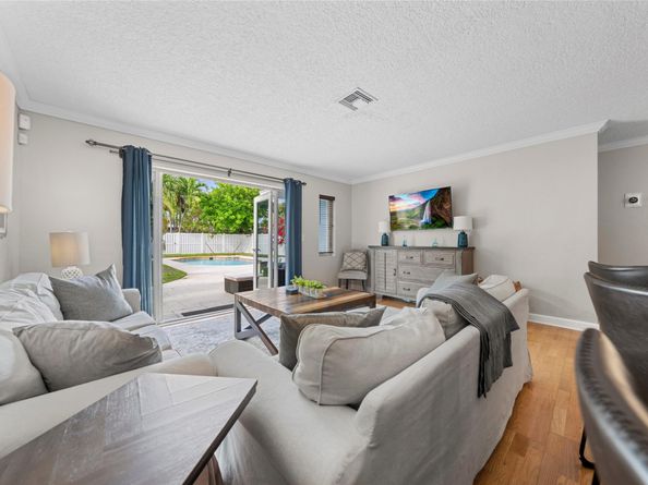 3429 NE 17th Way, Oakland Park FL 33334