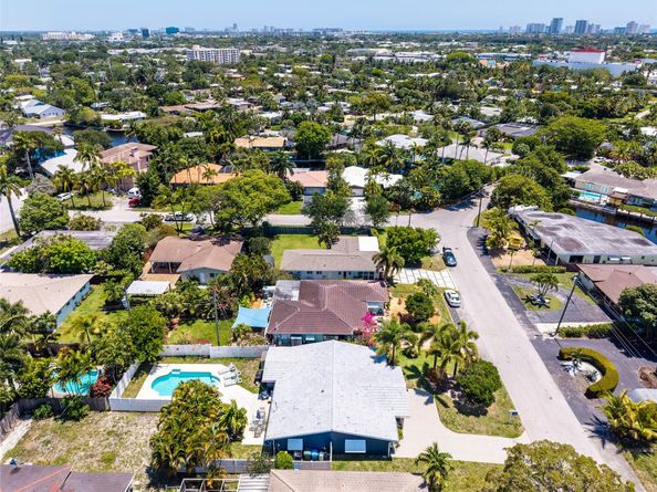 3429 NE 17th Way, Oakland Park FL 33334