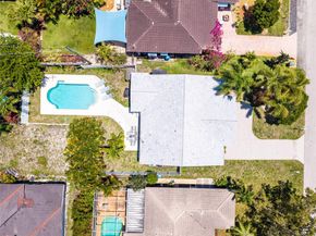 3429 NE 17th Way, Oakland Park FL 33334