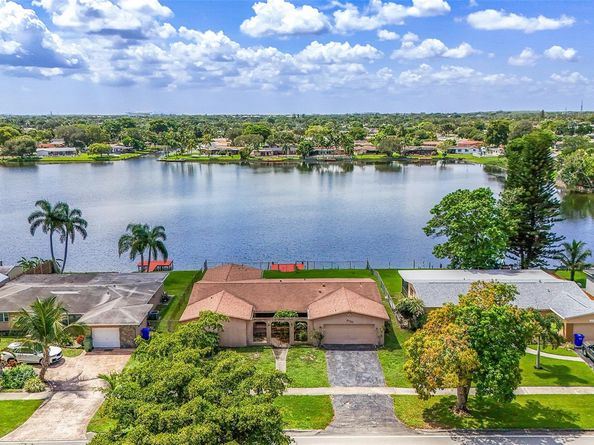8720 Pasadena Blvd, Pembroke Pines FL 33024