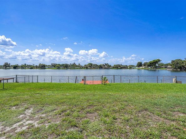 8720 Pasadena Blvd, Pembroke Pines FL 33024