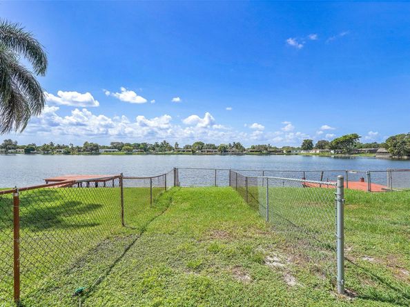 8720 Pasadena Blvd, Pembroke Pines FL 33024