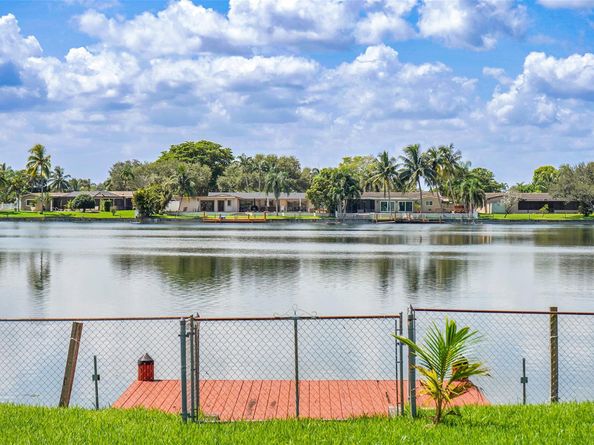 8720 Pasadena Blvd, Pembroke Pines FL 33024