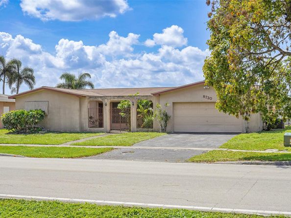 8720 Pasadena Blvd, Pembroke Pines FL 33024