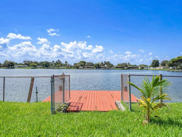 8720 Pasadena Blvd, Pembroke Pines FL 33024