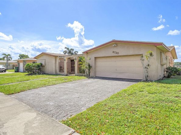 8720 Pasadena Blvd, Pembroke Pines FL 33024