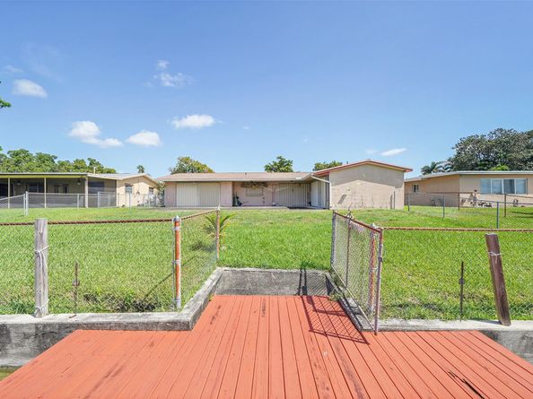 8720 Pasadena Blvd, Pembroke Pines FL 33024