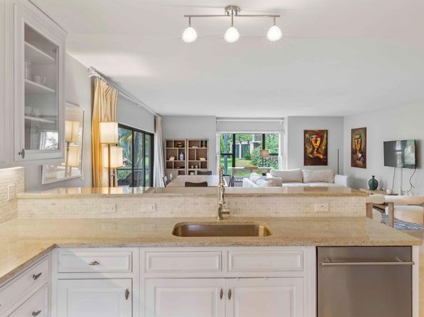 13329 Polo Club Road 105, Wellington FL 33414