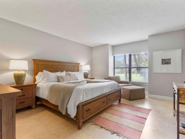 13329 Polo Club Road 105, Wellington FL 33414