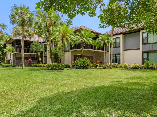 13329 Polo Club Road 105, Wellington FL 33414