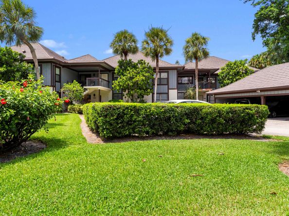 13329 Polo Club Road 105, Wellington FL 33414
